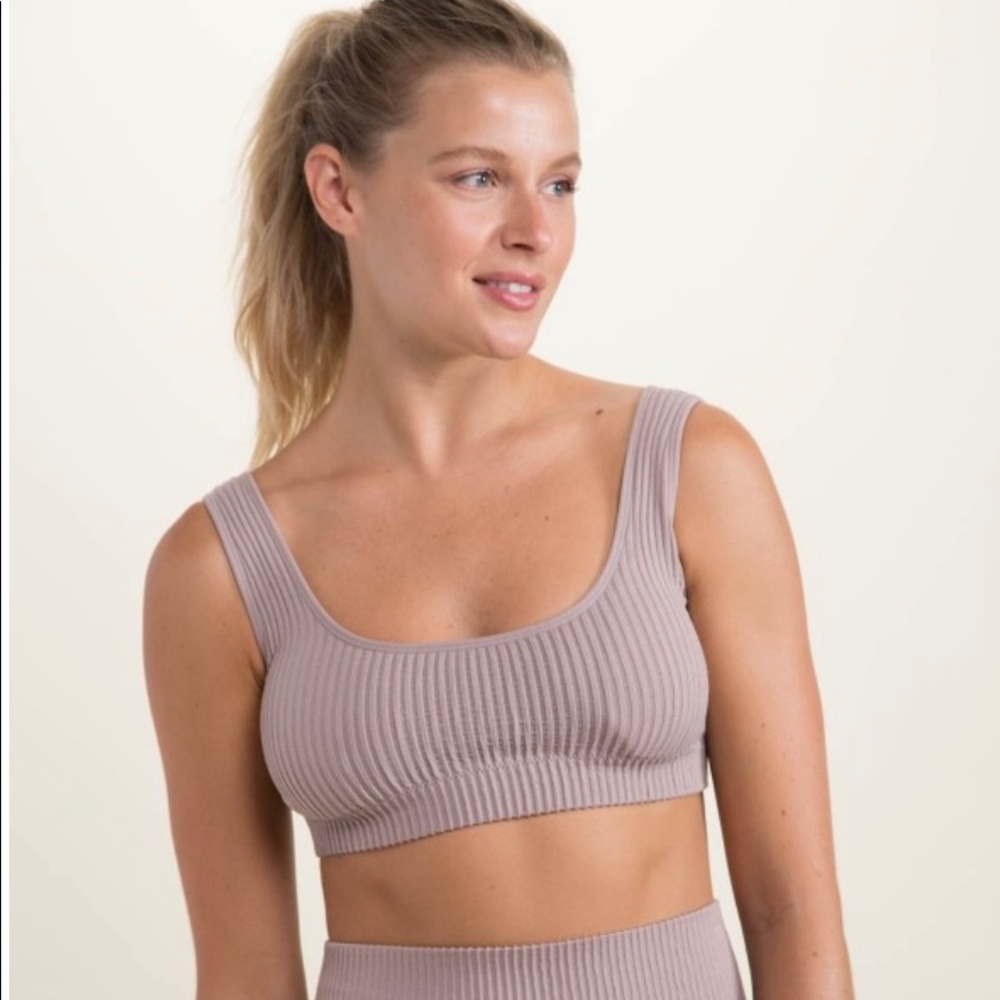 NWT- Ribbed Seamless Short Sports Bra